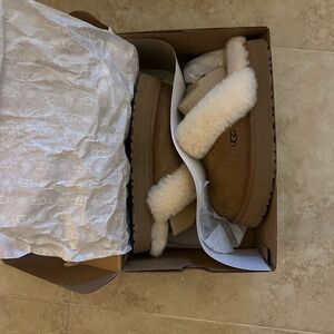 UGG Tan slipper shoes Cardboard Box Top with Branded Label